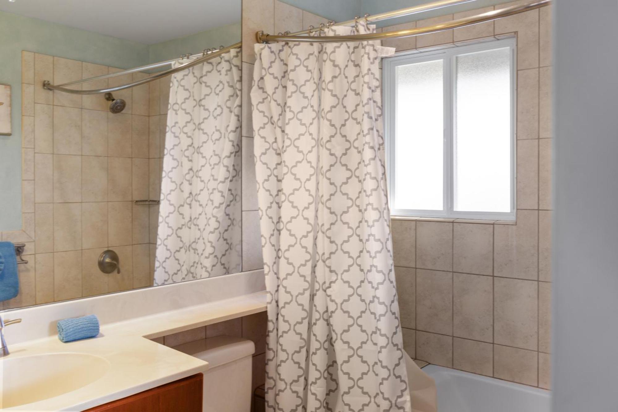 Plumeria Suite, 2-Bedrooms, Sleeps 6, Pool & Bbq, Pre-Renovation Summer Sale Kihei Zewnętrze zdjęcie
